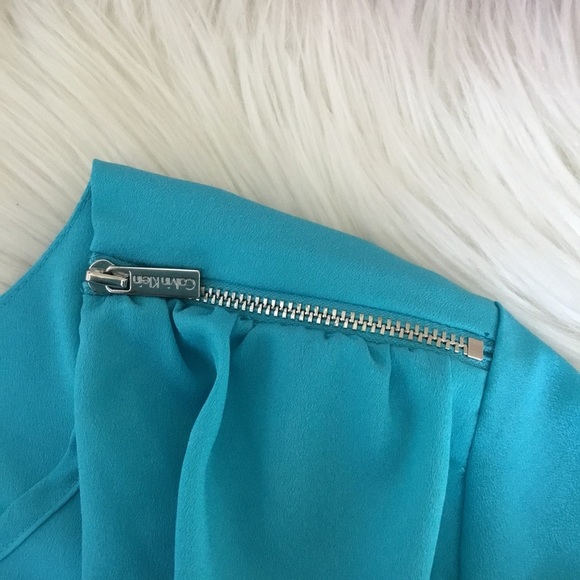 Calvin Klein Turquoise Faux Wrap Top Size Medium - Picture 8 of 9